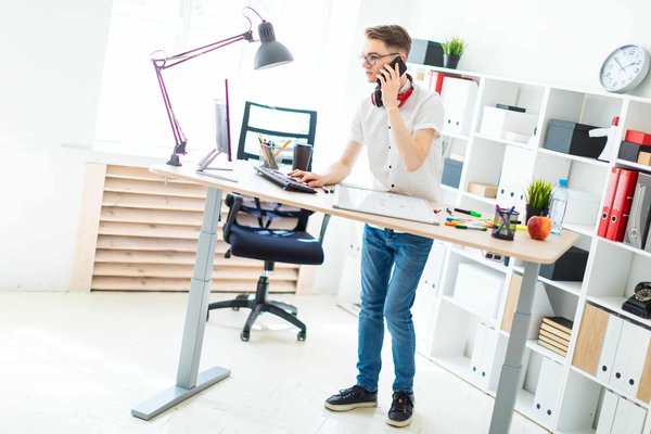 Quel est le meilleur bureau assis-debout pour transformer votre espace de travail ?